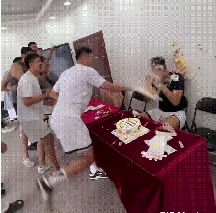 而赵睿, 于是冲过去, Mx 而赵睿, 于是冲过去, Mx