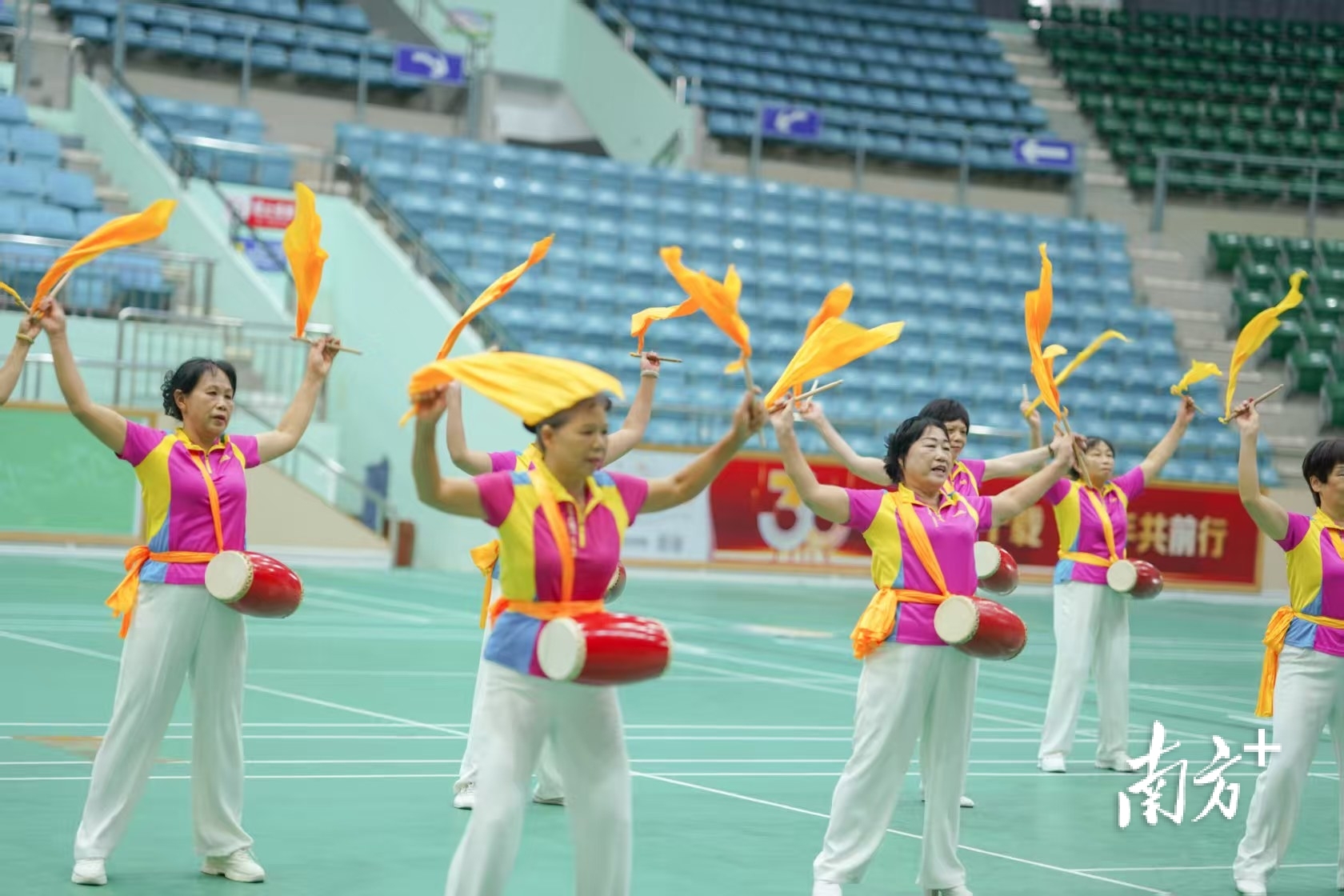 余名表演者, 汕尾市城区, alt 余名表演者, 汕尾市城区, alt