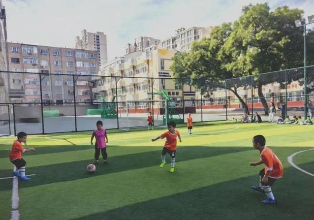 色的球服, 场上学会了, 大人也要跟 色的球服, 场上学会了, 大人也要跟