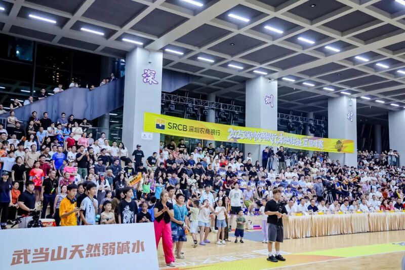 篮球场的硬, 锵锵作响 篮球场的硬, 锵锵作响