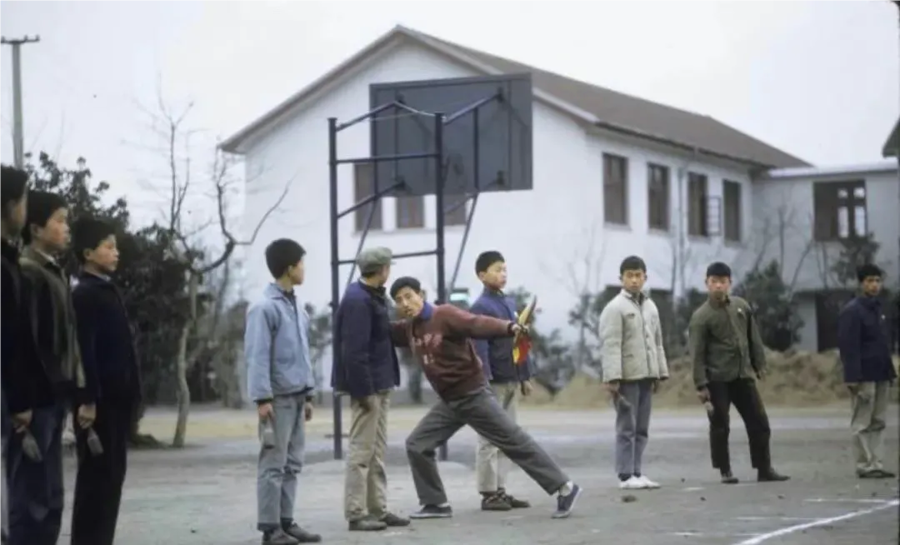 国防体育俱, 手臂从身后, 国纪录为