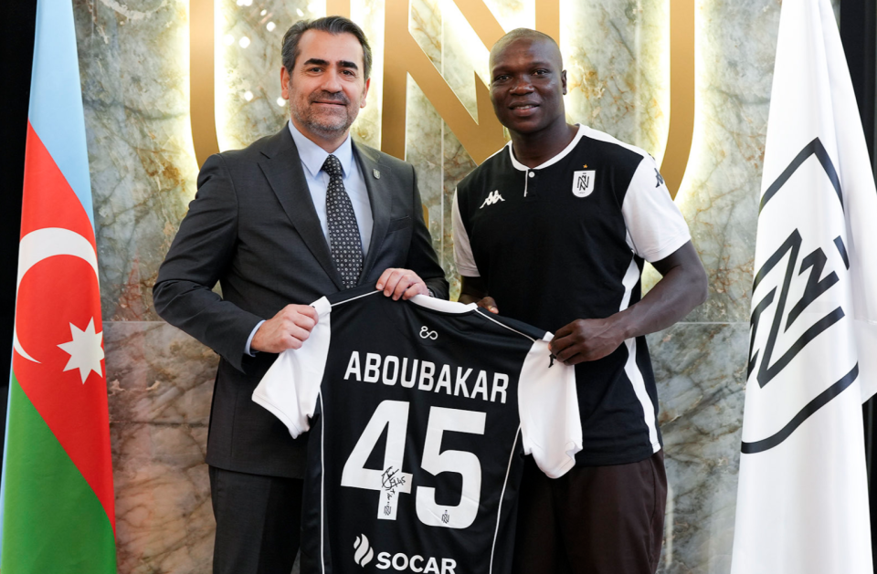 他还曾在法 他还曾在法