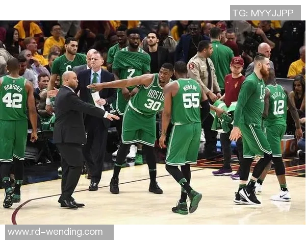 凯尔特人与奇才的激烈对决第四节精彩回顾与关键时刻分析