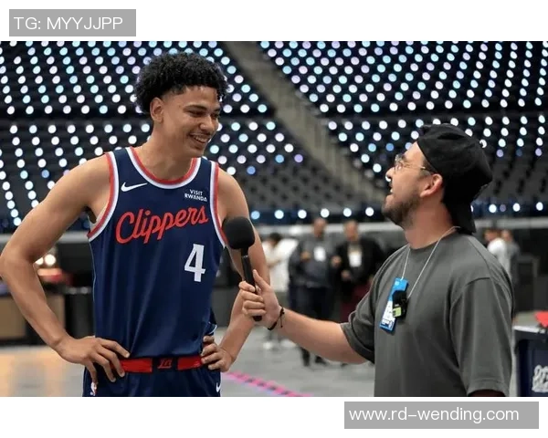 爆砍44+7+9仍输球!马克西超哈登成最强牛马,三巨子沦为笑话